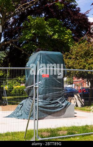 Plinthe couverte attendant une statue de Margaret Thatcher, née Grantham, première femme Premier ministre du Royaume-Uni. Grantham, Lincolnshire, Banque D'Images