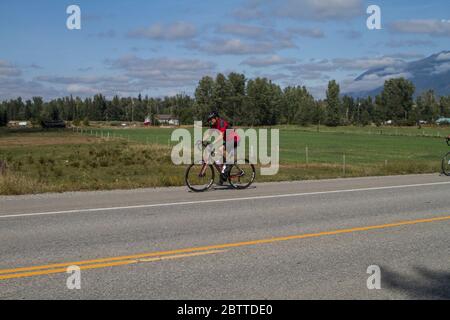 Scenic Bike Race, monopilote, équipement de course complet et uniforme. Banque D'Images