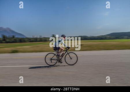 Scenic Bike Race, monopilote, équipement de course complet et uniforme. Banque D'Images