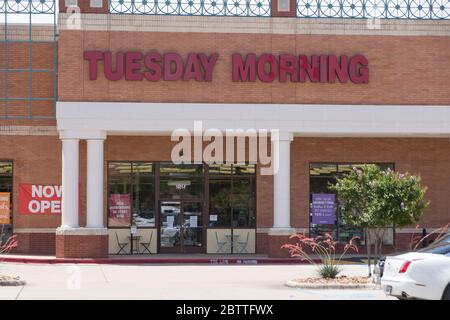 Dallas, États-Unis. 27 mai 2020. Photo prise le 27 mai 2020 montre un magasin le mardi matin à Plano, au Texas, aux États-Unis. Mardi matin, un détaillant américain hors prix a déposé une demande de protection contre la faillite dans le contexte de la pandémie COVID-19, a déclaré la société mercredi. Crédit : Dan Tian/Xinhua/Alay Live News Banque D'Images