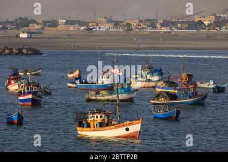 Bateaux de pêche, Port de Salaverry, Pérou, Amérique du Sud Banque D'Images