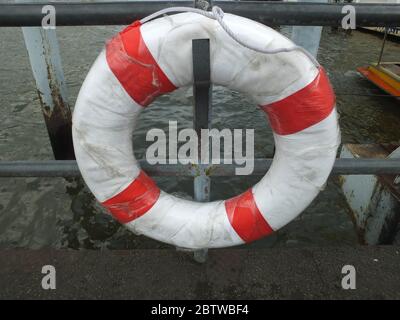 Anneau en caoutchouc pour sauver des vies. Banque D'Images