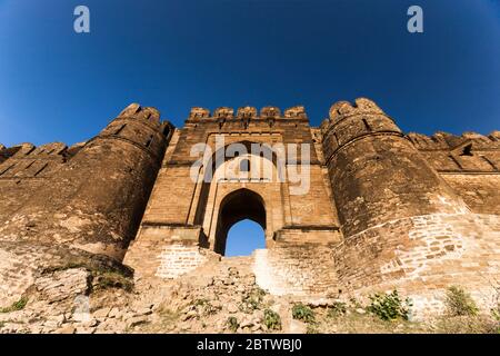 Fort Rohtas, porte et mur du château occidental, district de Jhelum, province du Punjab, Pakistan, Asie du Sud, Asie Banque D'Images