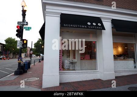 Washington, DC, États-Unis. 27 mai 2020. - aujourd'hui Georgetown Cupcake était en tendance sur Twitter après que le chef de la Maison Blanche, Kelly Anne Conway, a déclaré que le vote était comme se tenir en ligne à Georgetown Cupcake. 27 mai 2020. Washington, DC crédit: Mpi34/Media Punch/Alay Live News Banque D'Images