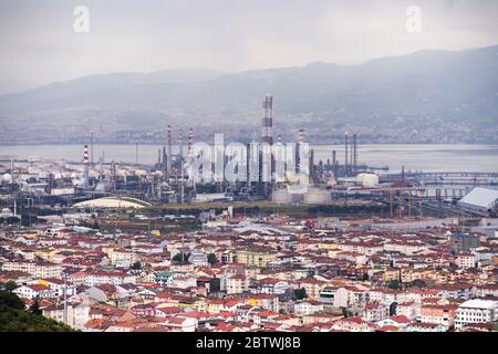 Turquie - 27 mai 2020 :raffinerie de pétrole Tupras Izmit. TUPRAS est la plus grande raffinerie de pétrole de Turquie. Banque D'Images