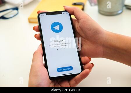 CHIANG MAI, THAÏLANDE 19 2020 JANVIER : icône de l'application Telegram sur iPhone d'Apple Banque D'Images