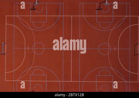 Terrain de basket-ball. Vue de dessus du terrain et de la ligne de base. Vue aérienne. Banque D'Images