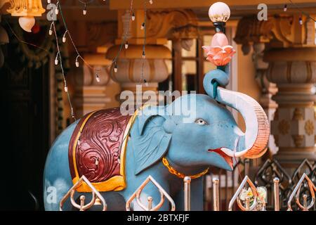 Mapusa, Goa, Inde. Statue d'éléphant près de la Shree Ganesh Mandir, temple de Ganeshpuri. Site d'intérêt célèbre et destination populaire. Banque D'Images