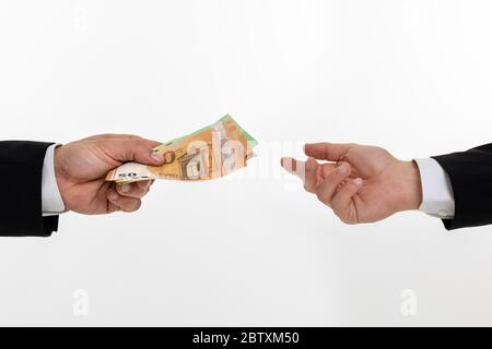 L'homme d'affaires remet des billets, Allemagne Banque D'Images