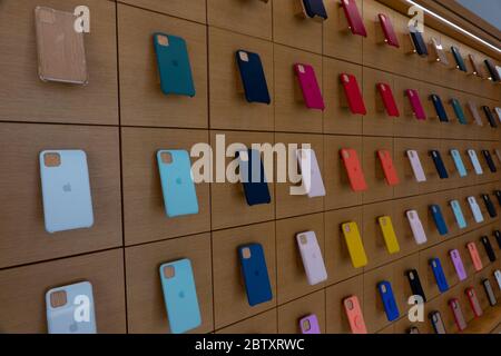 Apple iphone Cover display dans le magasin Brooklyn NYC Banque D'Images