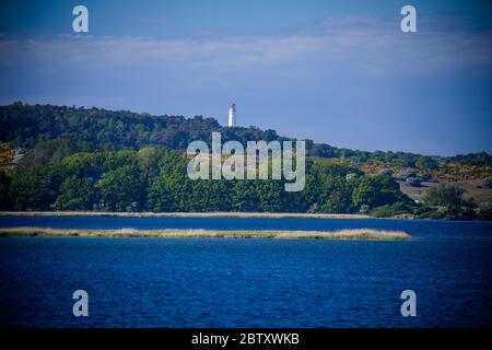 Vte, Allemagne. 25 mai 2020. Le phare de l'île de Hiddensee, dans la mer Baltique, est visible depuis la mer Baltique. Credit: Jens Büttner/dpa-Zentralbild/ZB/dpa/Alay Live News Banque D'Images