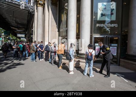 RÉOUVERTURE DU MAGASIN PRINTEMPS HAUSSMANN À PARIS Banque D'Images