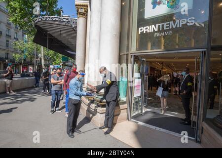 RÉOUVERTURE DU MAGASIN PRINTEMPS HAUSSMANN À PARIS Banque D'Images