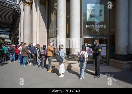 RÉOUVERTURE DU MAGASIN PRINTEMPS HAUSSMANN À PARIS Banque D'Images