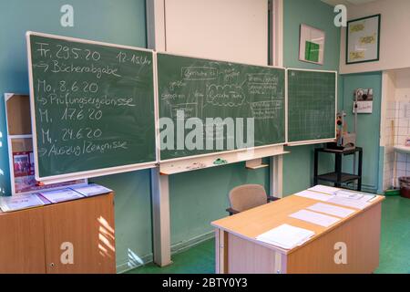 Salle de classe d'une école plus ancienne, techniquement et matériel non à jour, Essen, NRW, Allemagne Banque D'Images