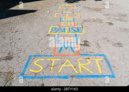 HŸpfkŠstchen, Hickelkasten ou Himmel et Hšlle est un jeu de saut Essen, NRW, Allemagne Banque D'Images