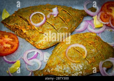 Pomfret noir avec grill indien prêt au masala Banque D'Images