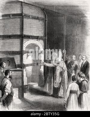 Jean-Pierre Mabille, un prélat catholique français, bénit les nouveaux fours Anagama, Manufacture nationale de Sèvres, 1877 Banque D'Images