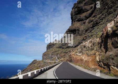 La route vers le phare de Punta de Teno, Tenerife, les îles Canaries, l'Espagne, l'Atlantique, l'Europe Banque D'Images