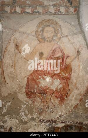 Fresque à l'intérieur de l'église réformée à Mugeni (Bogeni), comté de Harghita, Roumanie, monument historique de l'époque médiévale. Les cinq plaies saintes de Jésus. Banque D'Images