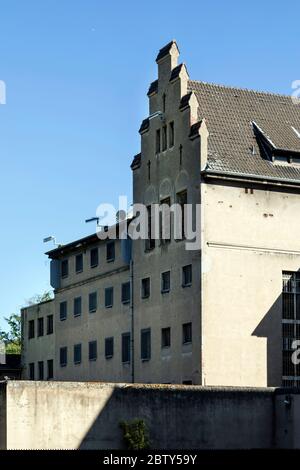 Ancienne prison derrière le tribunal de district de Moers, l'ancienne prison de cour est un monument dans le style de la Renaissance allemande. Banque D'Images