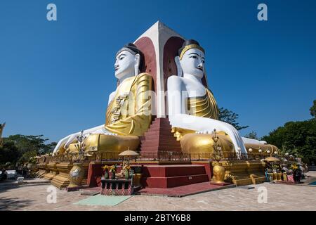 Quatre bouddhas assis, Bouddha Kyaikpun, Bago, Myanmar (Birmanie), Asie Banque D'Images