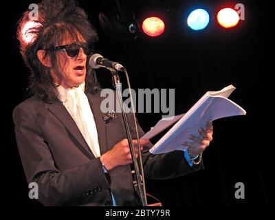John Cooper-Clark sur scène Liverpool de-Montford Hall, à l'appui de l'automne, 02/07/2011, Angleterre, Royaume-Uni Banque D'Images