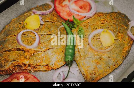 Pomfret noir avec grill indien prêt au masala Banque D'Images