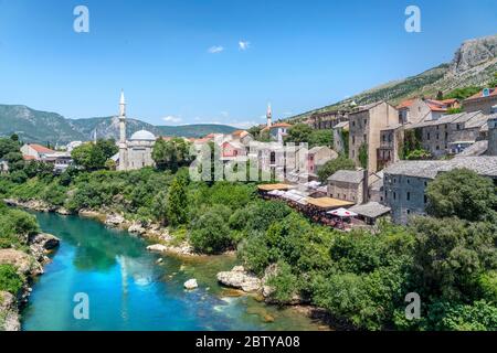 Koski Mehmed Pasha Mosquée près de la Neretva à Mostar, Bosnie et Hercegovina, Europe Banque D'Images