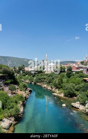 Koski Mehmed Pasha Mosquée près de la Neretva à Mostar, Bosnie et Hercegovina, Europe Banque D'Images