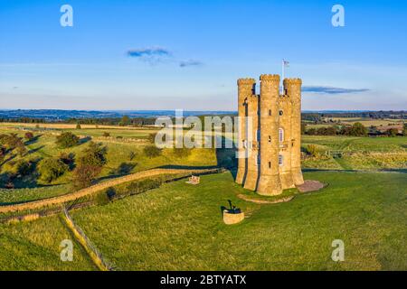 Broadway Tower au sommet de Fish Hill, le deuxième point le plus élevé des Cotswolds, Broadway, Worcestershire, Angleterre, Royaume-Uni, Europe Banque D'Images