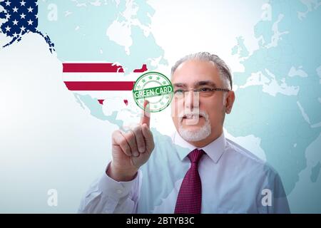 Concept d'immigration aux États-Unis avec le bouton virtuel appuyant Banque D'Images