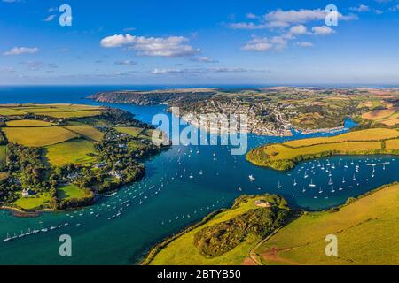 Vue aérienne de Salcombe sur l'estuaire de Kingsbridge, Devon, Angleterre, Royaume-Uni, Europe Banque D'Images
