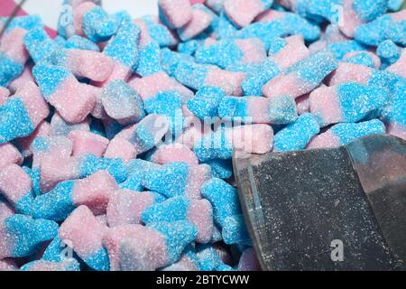 Assortiment de bonbons gélifiés à base de gelée de fruits. Arrière-plan de bonbons colorés de sucre sucreries et de marmelade. Banque D'Images