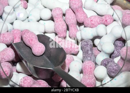 Assortiment de bonbons gélifiés à base de gelée de fruits. Arrière-plan de bonbons colorés de sucre sucreries et de marmelade. Banque D'Images
