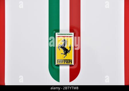Logo Ferrari sur Ferrari 360 Challenge Stradale Banque D'Images