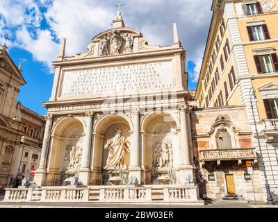 La Fontana dell'Acqua Felice, également appelée la Fontaine de Moïse. Il a marqué le terminus de l'aqueduc Acqua Felice restauré par le Pape Sixtus V. il a été conçu par Domenico Fontana et construit en 1585-88 - Rome, Italie Banque D'Images