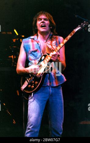 NEIL YOUNG AU NEW JERSEY ARENA 09-27-1986 PHOTO DE MICHAEL BRITO Banque D'Images