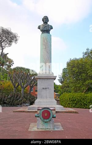 La colonne Eliott Memorial à l'intérieur des jardins de la Alameda qui sont des jardins botaniques à Gibraltar, territoire britannique d'outre-mer. Banque D'Images