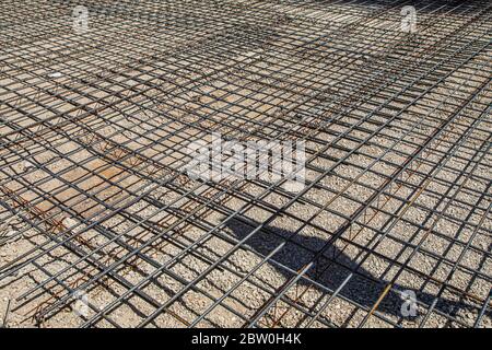 Acier à mailles métalliques pour ciment de béton. Construire le maillage de fil de soudure de renfort de barre d'armature. Banque D'Images