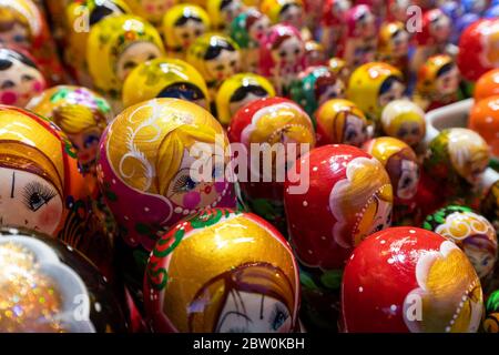 Moscou, Russie - février 21. 2020. Matryoshka - ancien jouet national à la boutique de cadeaux Banque D'Images