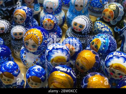 Moscou, Russie - février 21. 2020. Matryoshka - ancien jouet national à la boutique de cadeaux Banque D'Images