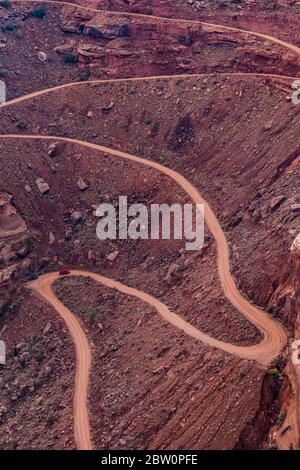 Shafer Trail, une route descendant dans Shafer Canyon depuis Island in the Sky dans le parc national de Canyonlands, Utah, États-Unis Banque D'Images