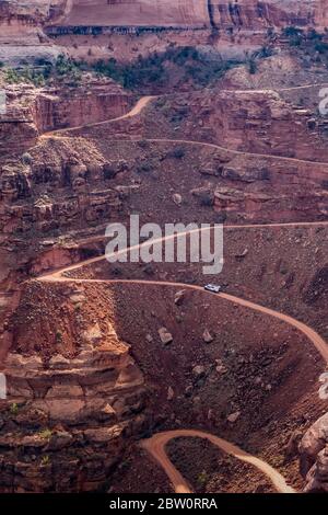 Shafer Trail, une route descendant dans Shafer Canyon depuis Island in the Sky dans le parc national de Canyonlands, Utah, États-Unis Banque D'Images