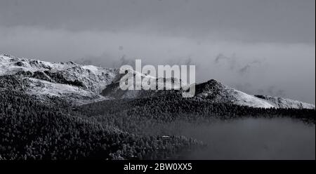 Ciel menaçant, Colorado. Noir et blanc. Banque D'Images