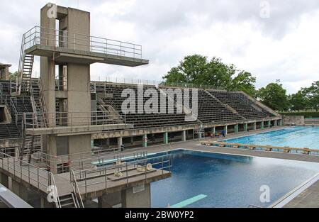 Stade olympique de natation de Berlin, piscine extérieure par une journée découverte. Berlin, Allemagne Banque D'Images