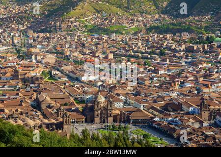 Vue de l'église de la Société de Jésus sur la Plaza de aramas à Cusco, Pérou. Banque D'Images