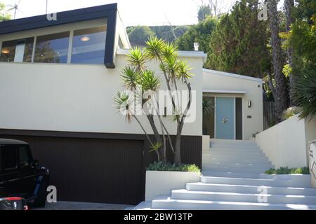 West Hollywood, Californie, États-Unis 28 mai 2020 UNE vue générale de l'atmosphère de Bobby Darin et Sandra Dee ancienne maison au 1411 Rising Glen Road le 28 mai 2020 à West Hollywood, Californie, États-Unis. Photo par Barry King/Alay stock photo Banque D'Images