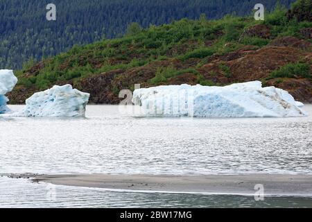 Icebergs dans Mendenhall Glacier Lake,Juneau,Alaska,USA Banque D'Images