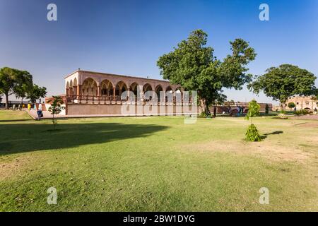 Diwan-e-aam, Cour du fort de Lahore, Citadelle de l'Empire moghol, architecture islamique et hindoue, Lahore, province du Punjab, Pakistan, Asie du Sud, Asie Banque D'Images